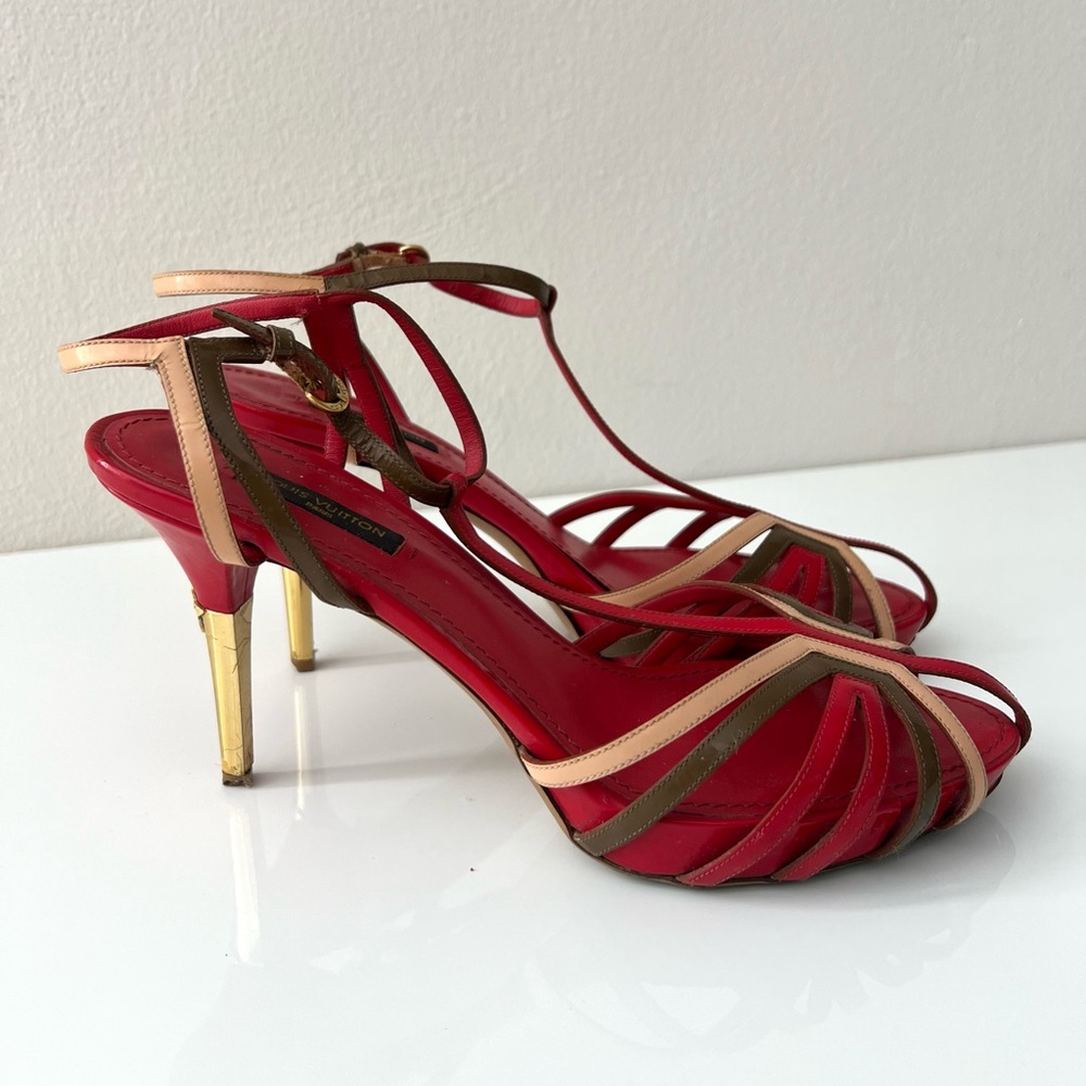Authentic Louis Vuitton Patent Leather Platform T Strap Sandals, Size 38